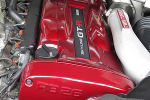 BNR34 Engine room compared at Toprank