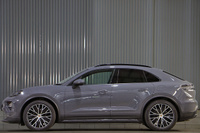 2025 Porsche MACAN 