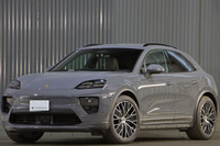 2025 Porsche MACAN 