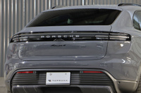 2025 Porsche MACAN 