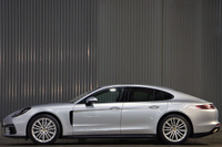 2018 Porsche PANAMERA 