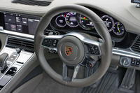 2018 Porsche PANAMERA 