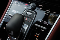2018 Porsche PANAMERA null