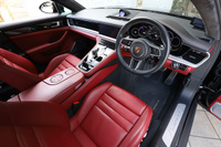 2018 Porsche PANAMERA null