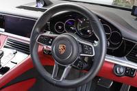 2018 Porsche PANAMERA null