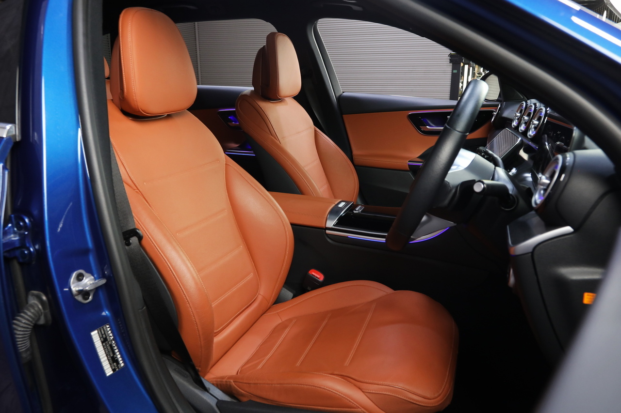 Mercedes-Benz C-Klasse Notarzt 限定999台 Mercedes-Benz C-Klasse Notarzt 限定999台