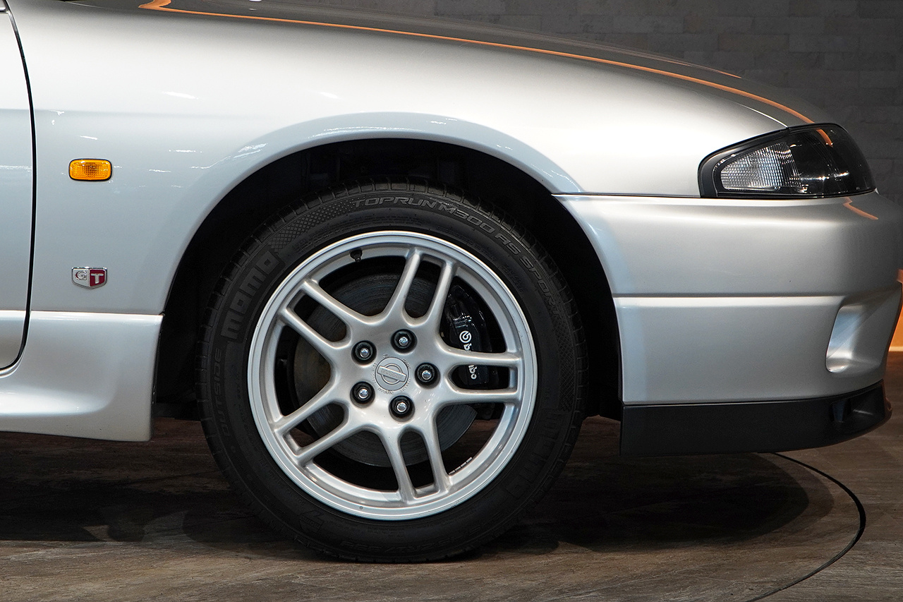 1995 Nissan SKYLINE GT-R BCNR33 R33 Skyline GT-R, KL0 Spark Silver Metalic, Momo Steering