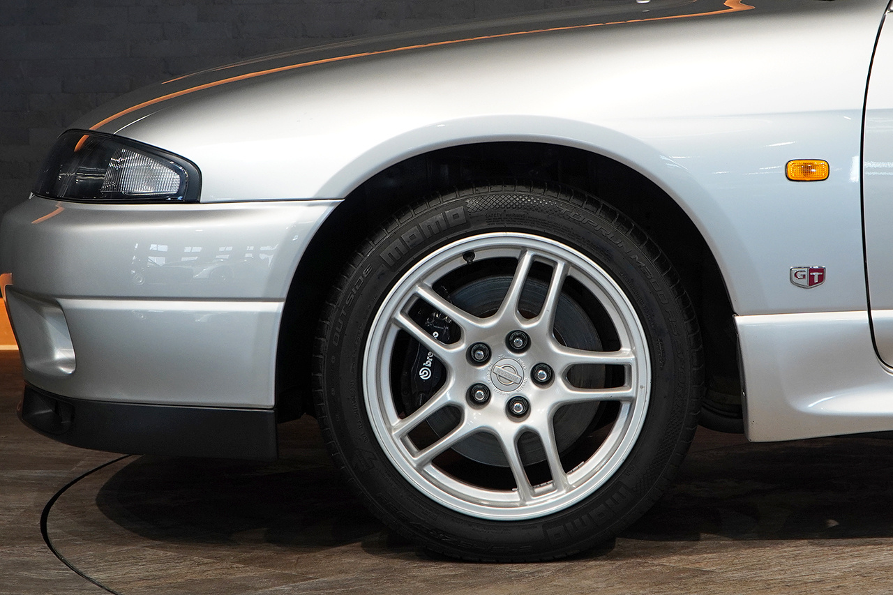 1995 Nissan SKYLINE GT-R BCNR33 R33 Skyline GT-R, KL0 Spark Silver Metalic, Momo Steering