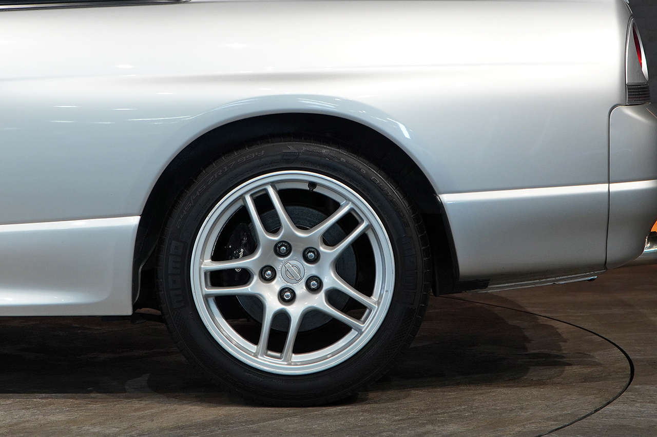 1995 Nissan SKYLINE GT-R BCNR33 R33 Skyline GT-R, KL0 Spark Silver Metalic, Momo Steering