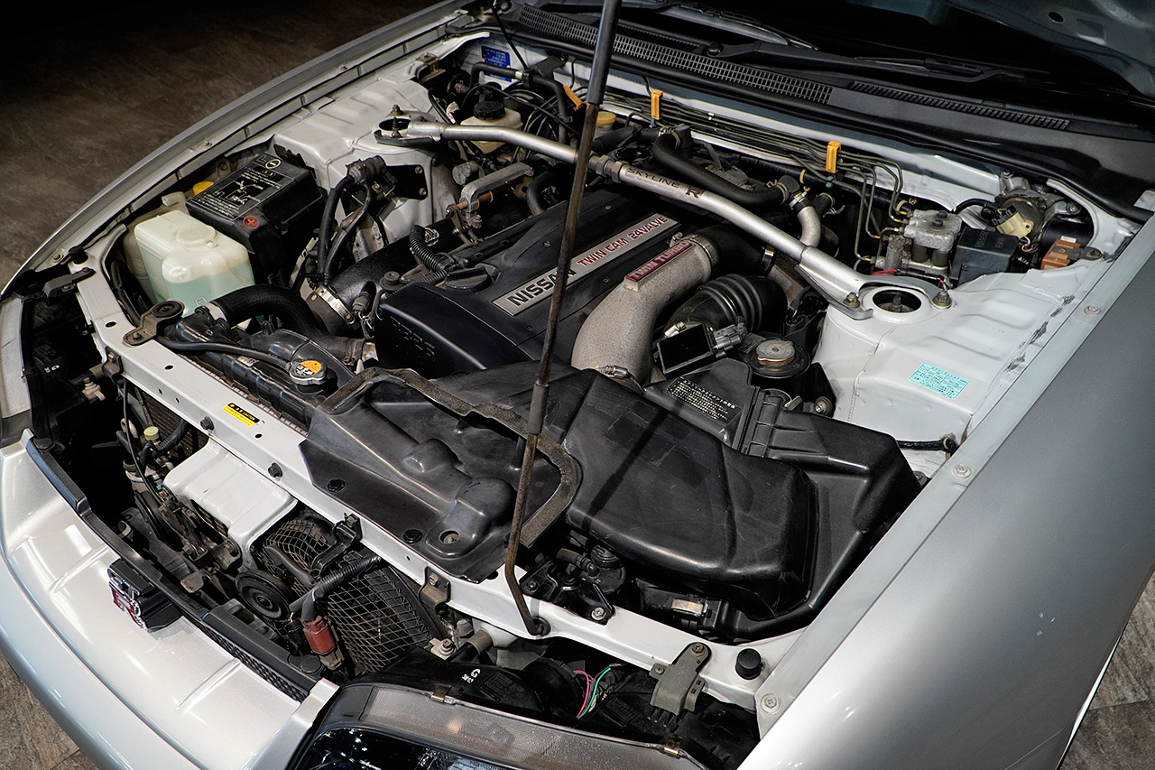 1995 Nissan SKYLINE GT-R BCNR33 R33 Skyline GT-R, KL0 Spark Silver Metalic, Momo Steering