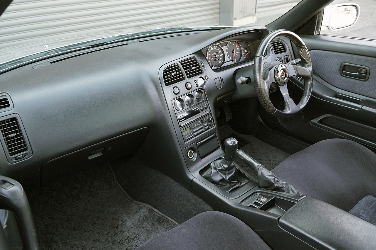 1995 Nissan SKYLINE GT-R BCNR33 R33 Skyline GT-R, KL0 Spark Silver Metalic, Momo Steering