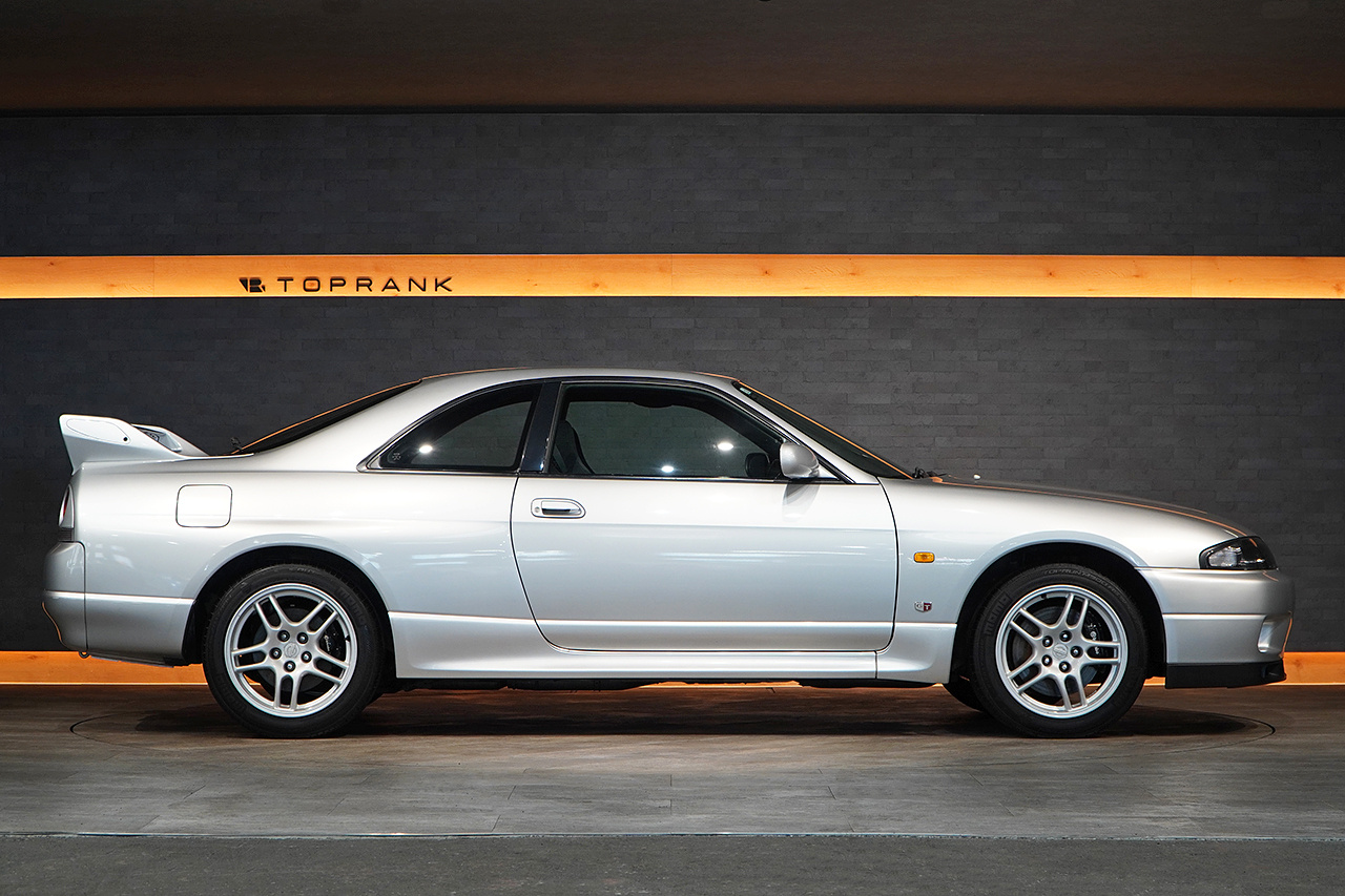 1995 Nissan SKYLINE GT-R BCNR33 R33 Skyline GT-R, KL0 Spark Silver Metalic, Momo Steering