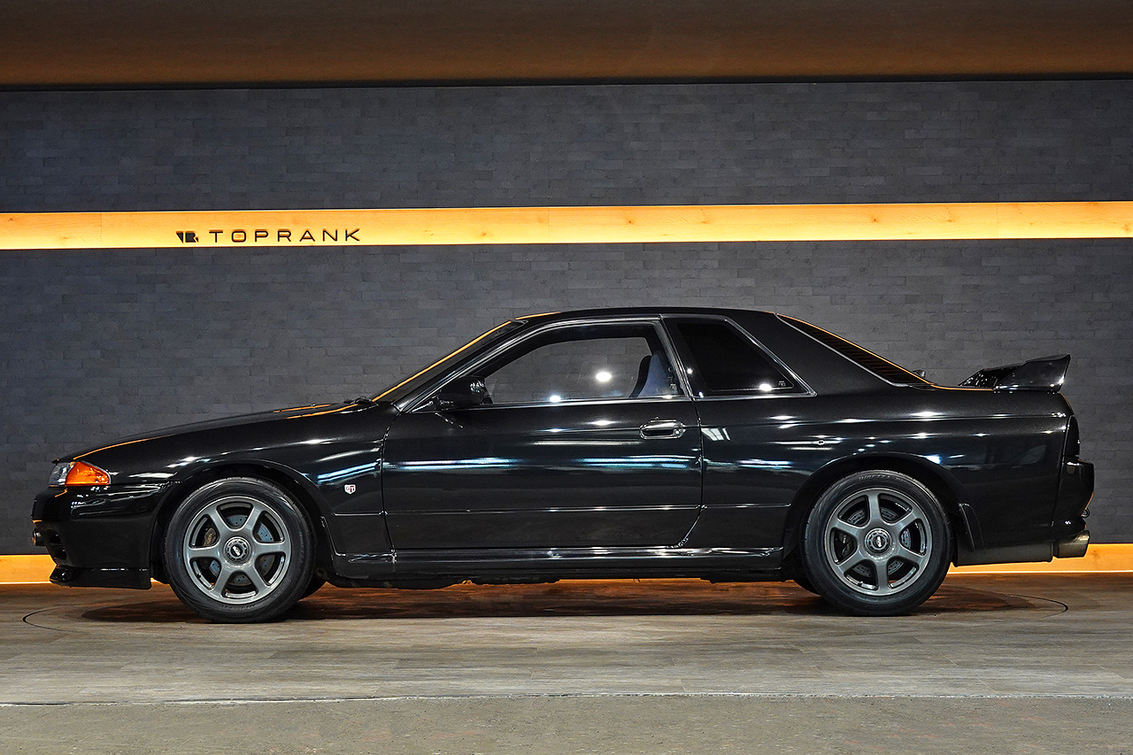 1992 Nissan SKYLINE GT-R BNR32 R32 Skyline GT-R,  ONE OWNER, Black Pearl Metallic, NISMO Muffler, R-6 Wheels, Quick Shifter
