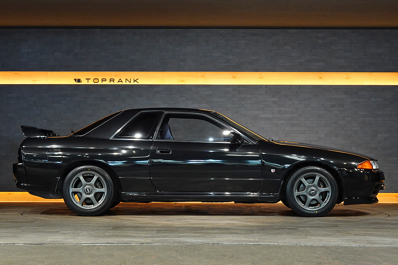 1992 Nissan SKYLINE GT-R BNR32 R32 Skyline GT-R,  ONE OWNER, Black Pearl Metallic, NISMO Muffler, R-6 Wheels, Quick Shifter