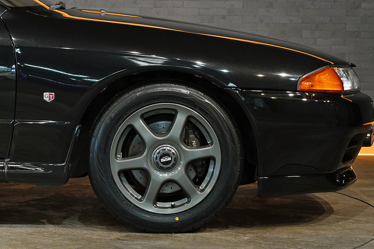 1992 Nissan SKYLINE GT-R BNR32 R32 Skyline GT-R,  ONE OWNER, Black Pearl Metallic, NISMO Muffler, R-6 Wheels, Quick Shifter