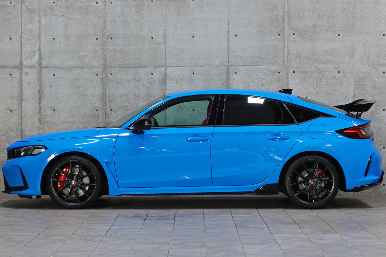 2024 Honda CIVIC FL5 Civic TYPE R, Verified Low Mileage Vehicle, Racing Blue Pearl, 19 Inch Alloy Wheels