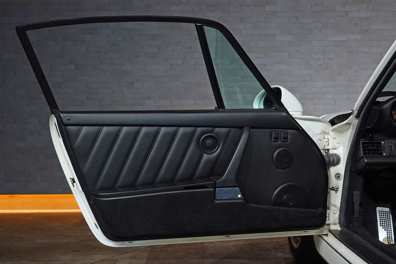 1991 Porsche 911 Porsche 964 911 Carrera 2, Recaro Full Bucket Seat, Aftermarket Carrera Cup Style Wheels