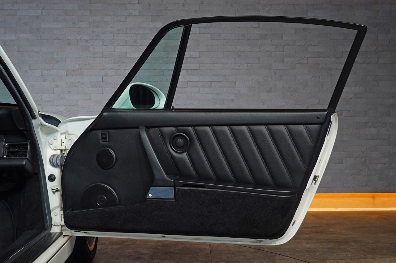 1991 Porsche 911 Porsche 964 911 Carrera 2, Recaro Full Bucket Seat, Aftermarket Carrera Cup Style Wheels