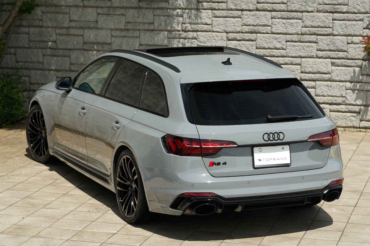 2023 Audi RS4 AVANT 