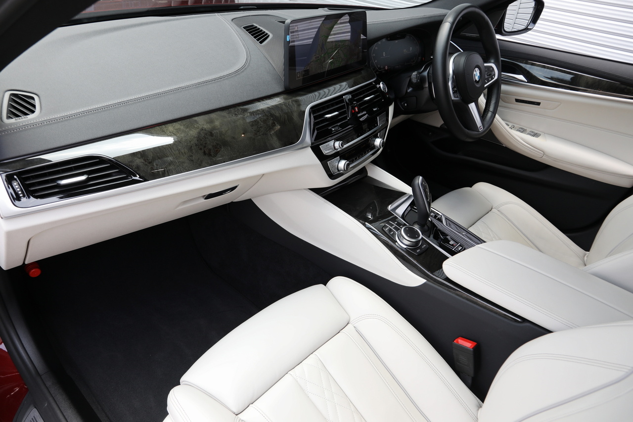 2022 BMW 5 SERIES null