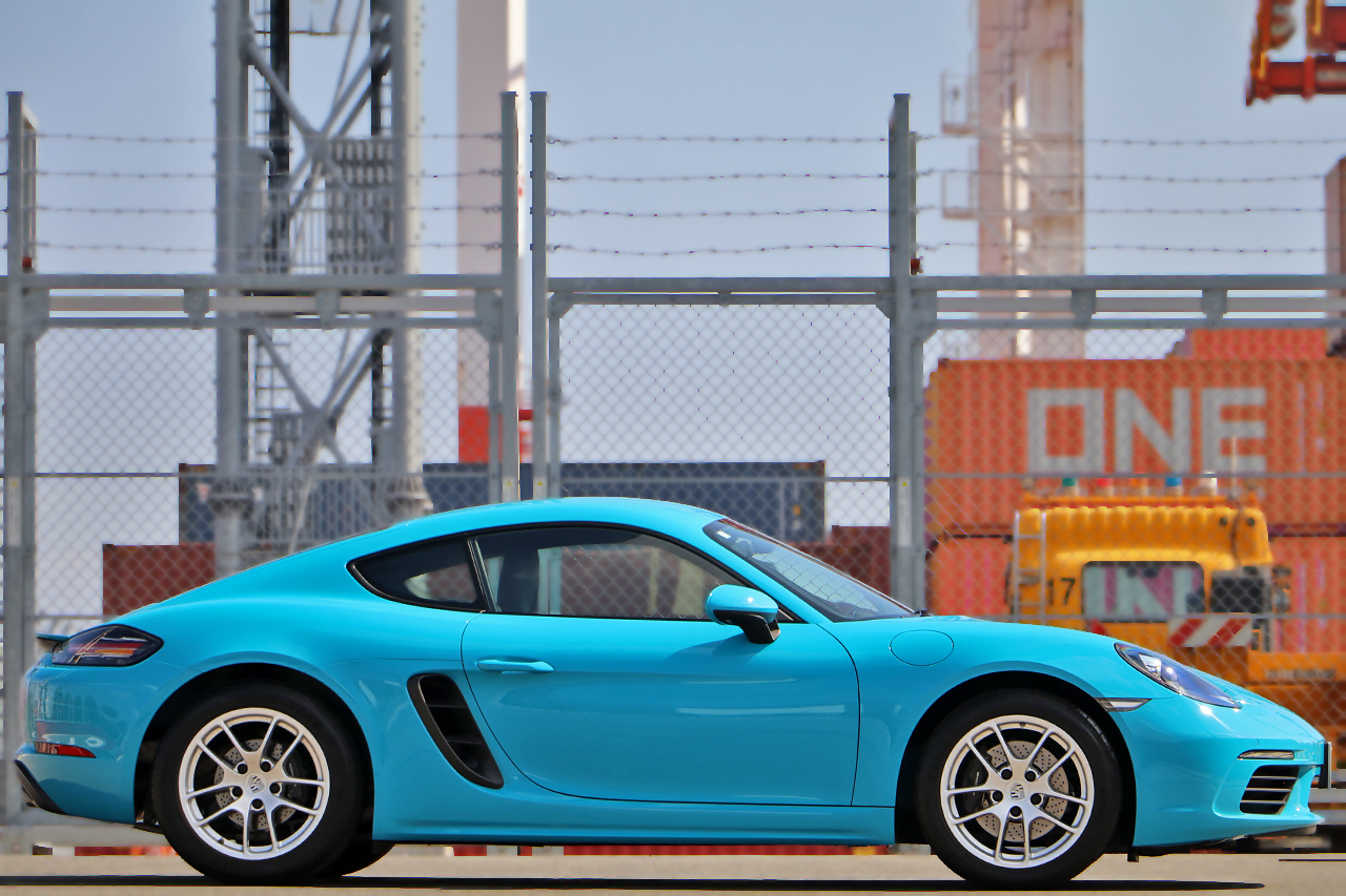 2018 Porsche 718 CAYMAN 