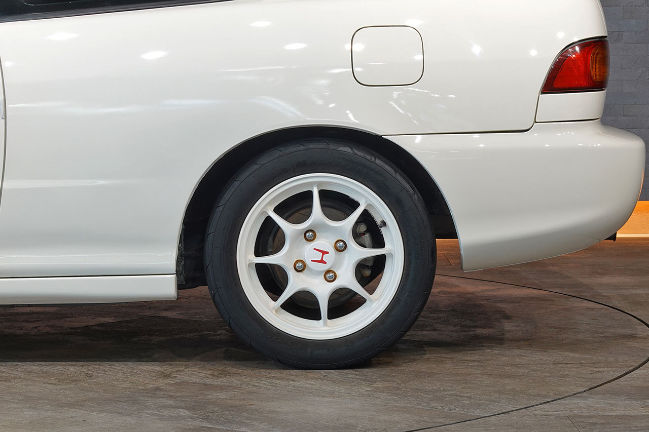 1996 Honda INTEGRA TYPE R DC2 Integra Type-R, Aftermarket Exahust Manifold, Muffler, OMP Steering Wheel