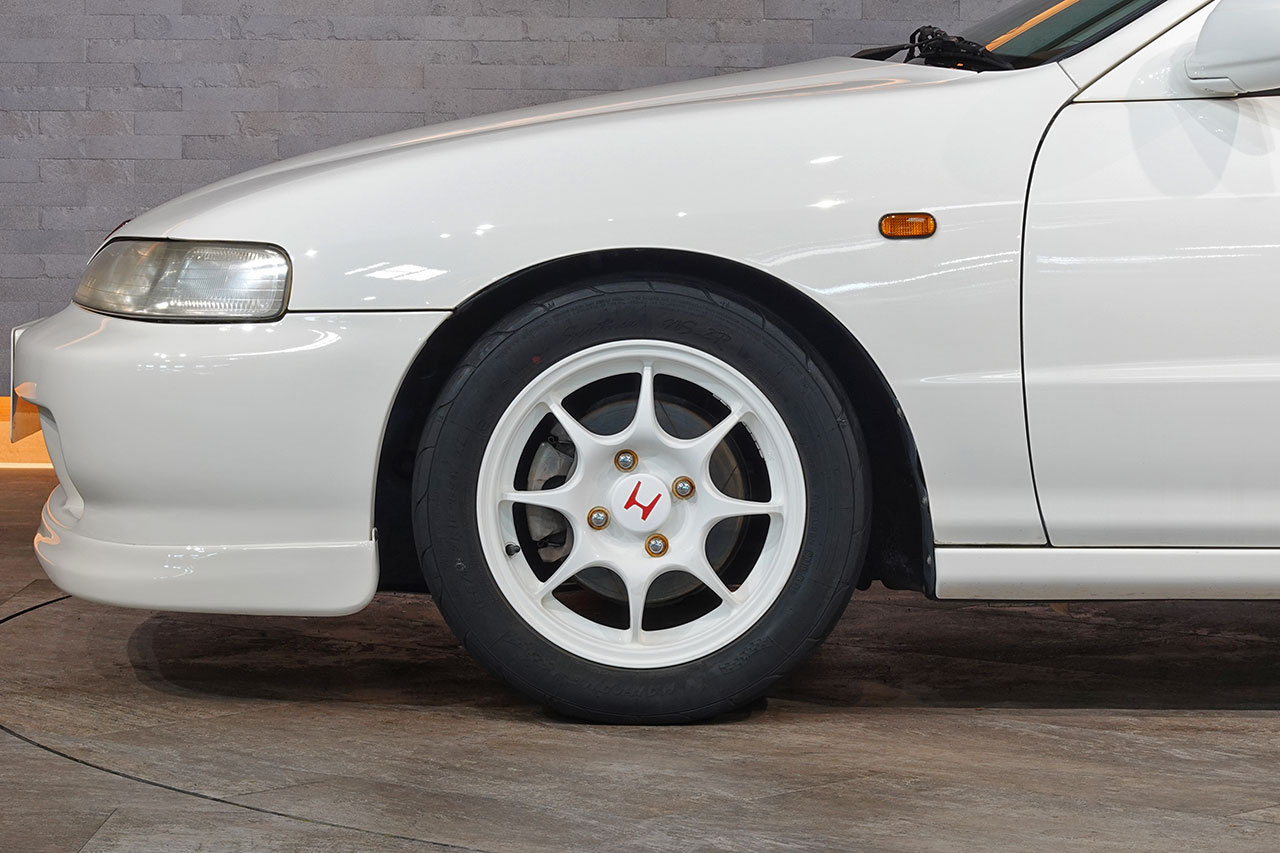 1996 Honda INTEGRA TYPE R DC2 Integra Type-R, Aftermarket Exahust Manifold, Muffler, OMP Steering Wheel