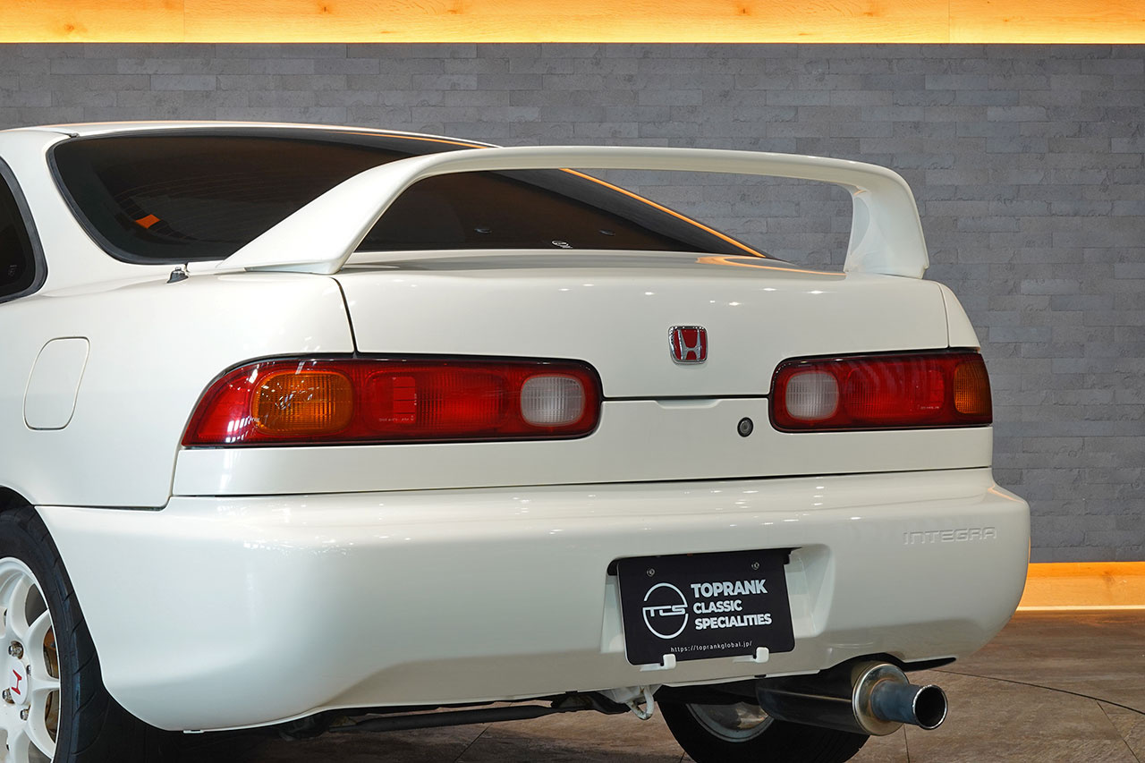 1996 Honda INTEGRA TYPE R DC2 Integra Type-R, Aftermarket Exahust Manifold, Muffler, OMP Steering Wheel