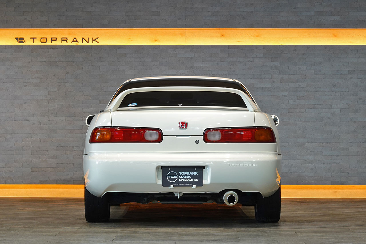 1996 Honda INTEGRA TYPE R DC2 Integra Type-R, Aftermarket Exahust Manifold, Muffler, OMP Steering Wheel