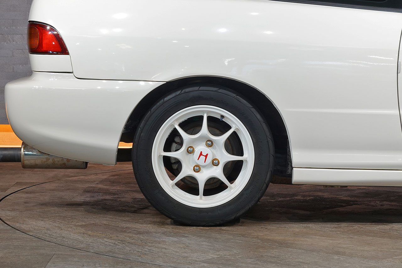 1996 Honda INTEGRA TYPE R DC2 Integra Type-R, Aftermarket Exahust Manifold, Muffler, OMP Steering Wheel