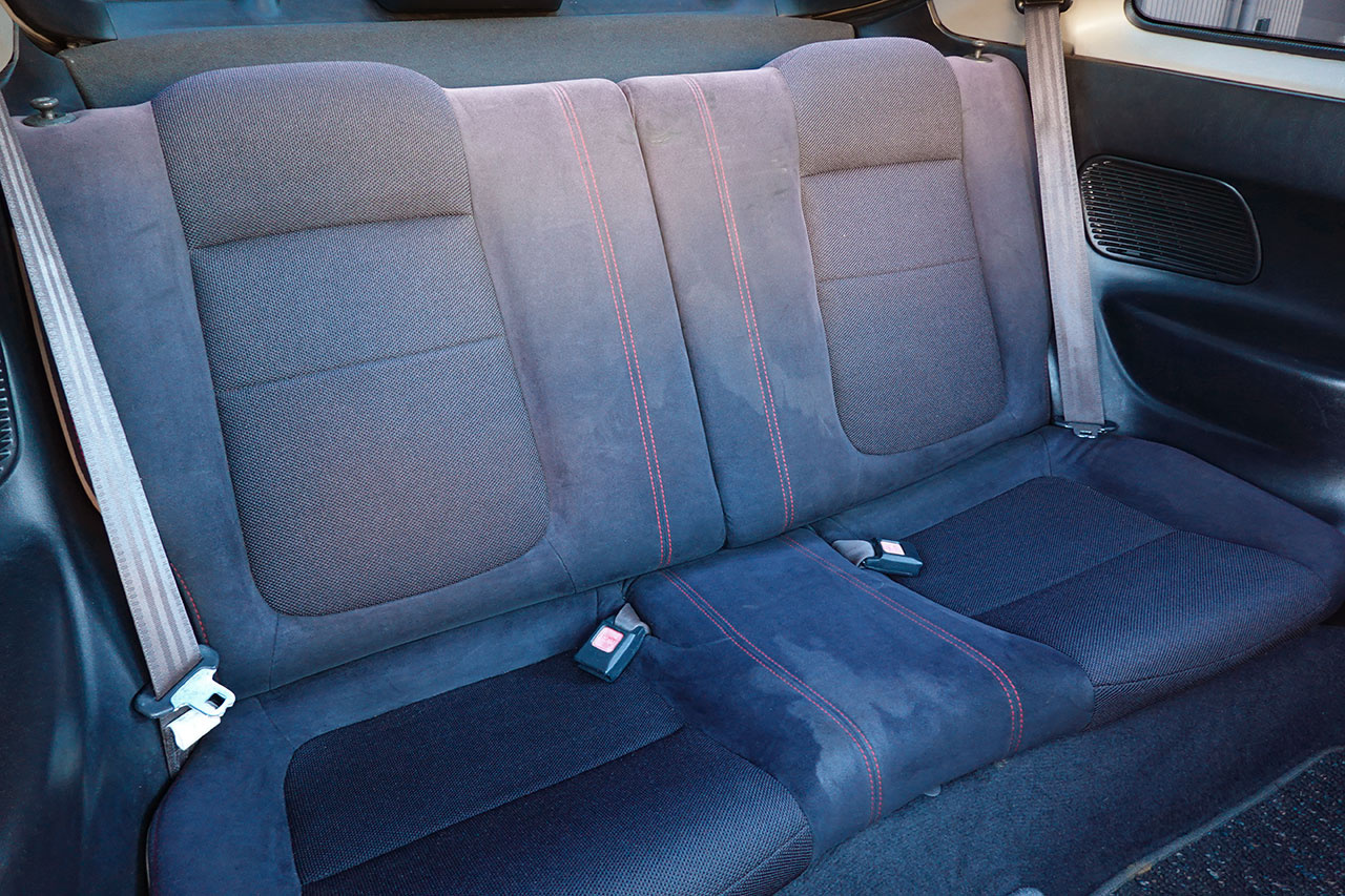 1996 Honda INTEGRA TYPE R DC2 Integra Type-R, Aftermarket Exahust Manifold, Muffler, OMP Steering Wheel