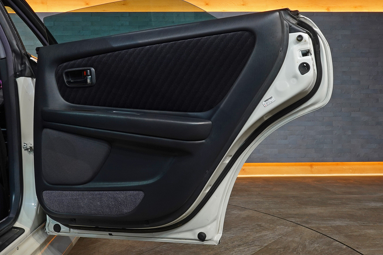 1998 Toyota CHASER JZX100 Chaser Tourer V, Aftermarket Aero, HKS Air Cleaner, BLITZ Intercooler