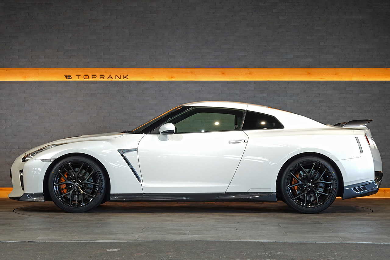 2019 Nissan GT-R R35 GT-R Pure Edition, MY19, NISMO Sports Resetting, Amber-Black Semi-Aniline Leather Front Seats