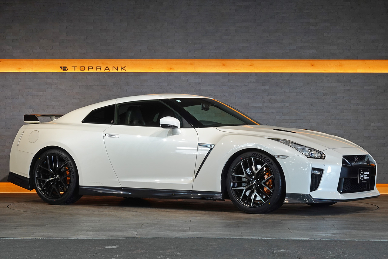 2019 Nissan GT-R R35 GT-R Pure Edition, MY19, NISMO Sports Resetting, Amber-Black Semi-Aniline Leather Front Seats