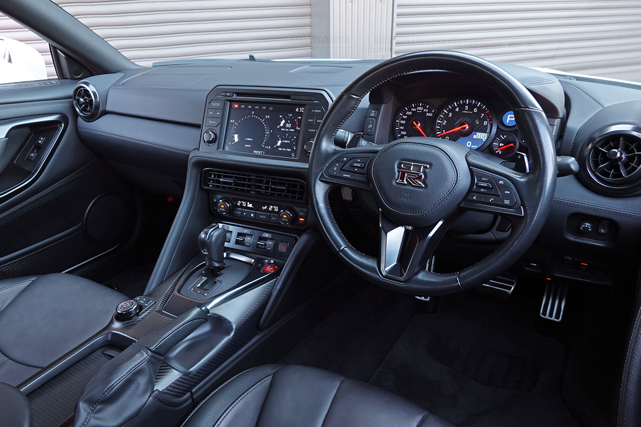 2019 Nissan GT-R R35 GT-R Pure Edition, MY19, NISMO Sports Resetting, Amber-Black Semi-Aniline Leather Front Seats