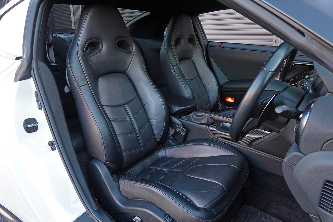 2019 Nissan GT-R R35 GT-R Pure Edition, MY19, NISMO Sports Resetting, Amber-Black Semi-Aniline Leather Front Seats