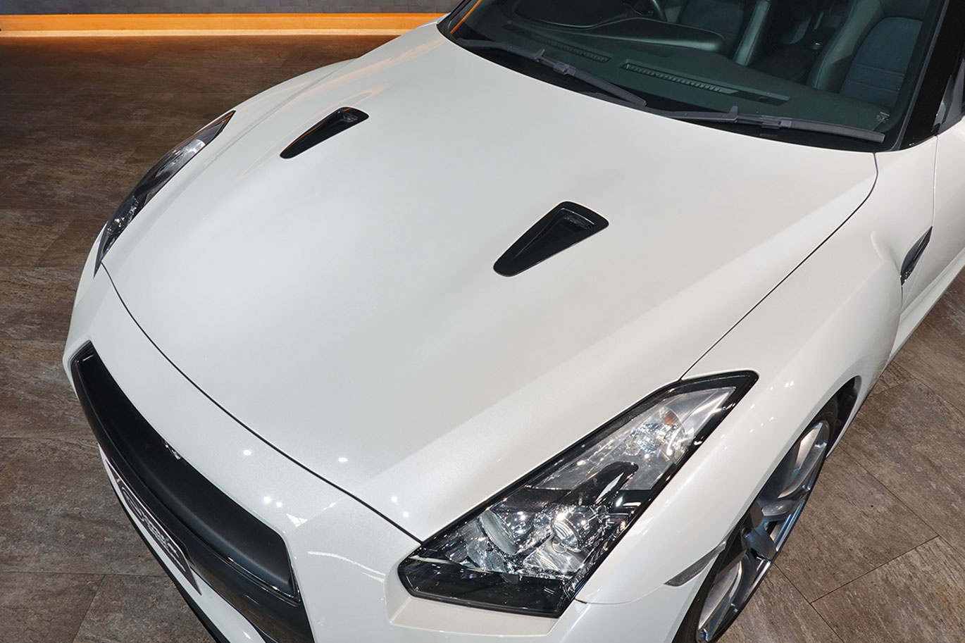 2010 Nissan GT-R R35 GT-R Pure Edition, MY11,  ONE OWNER, Brilliant White Pearl -QAB-, BRAND NEW OEM DASH BOARD