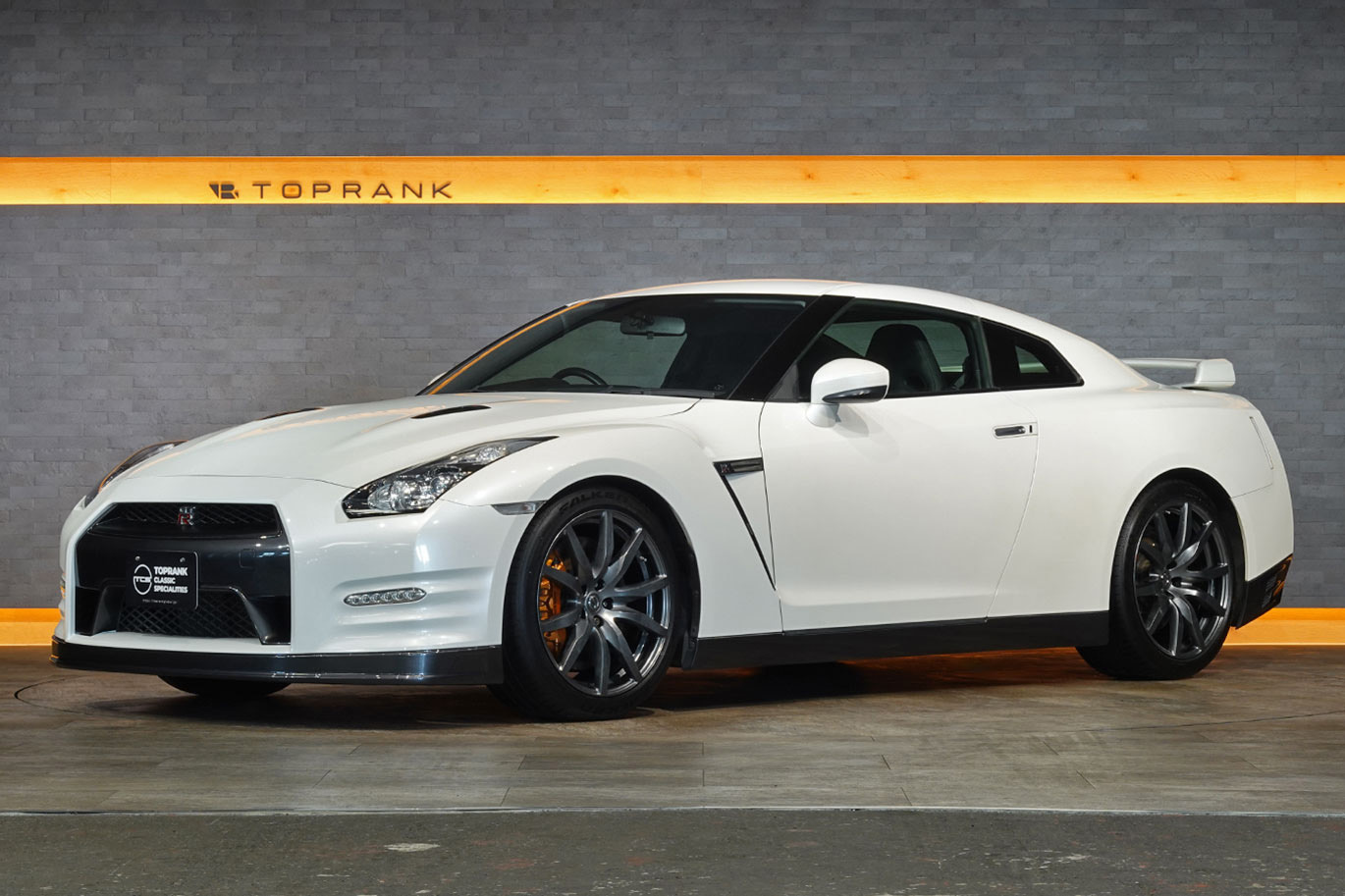 2010 Nissan GT-R R35 GT-R Pure Edition, MY11,  ONE OWNER, Brilliant White Pearl -QAB-, BRAND NEW OEM DASH BOARD