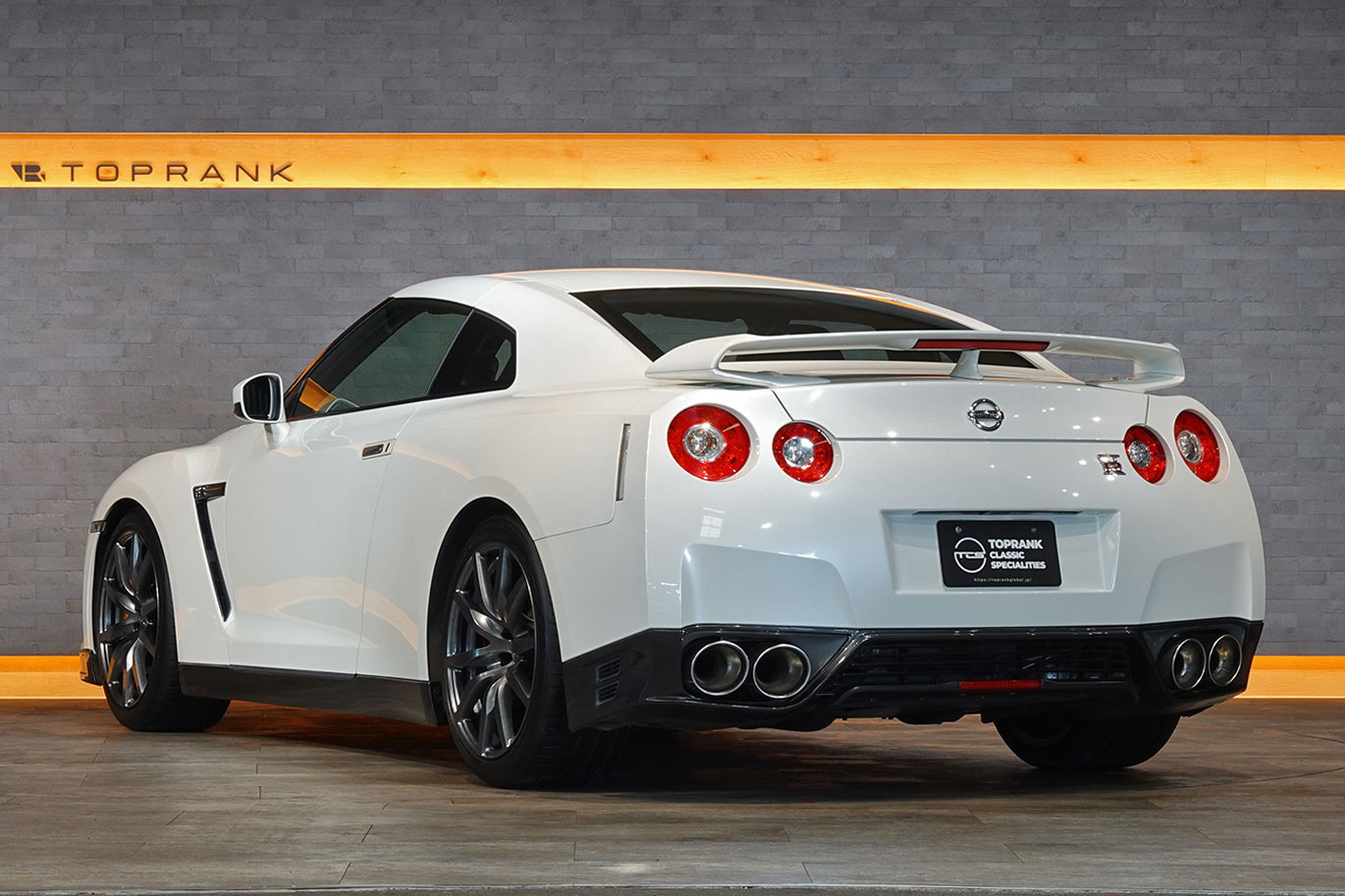 2010 Nissan GT-R R35 GT-R Pure Edition, MY11,  ONE OWNER, Brilliant White Pearl -QAB-, BRAND NEW OEM DASH BOARD