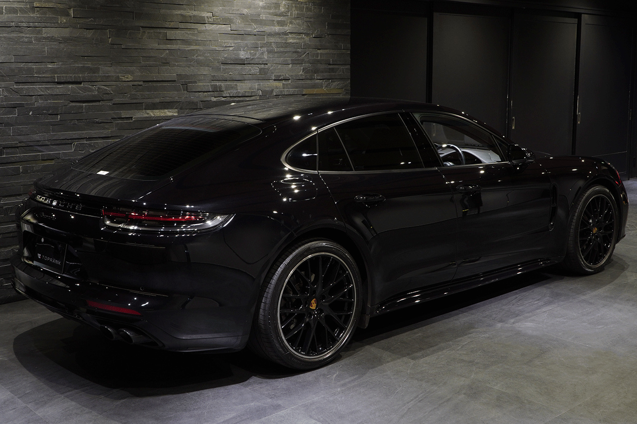 2018 Porsche PANAMERA null