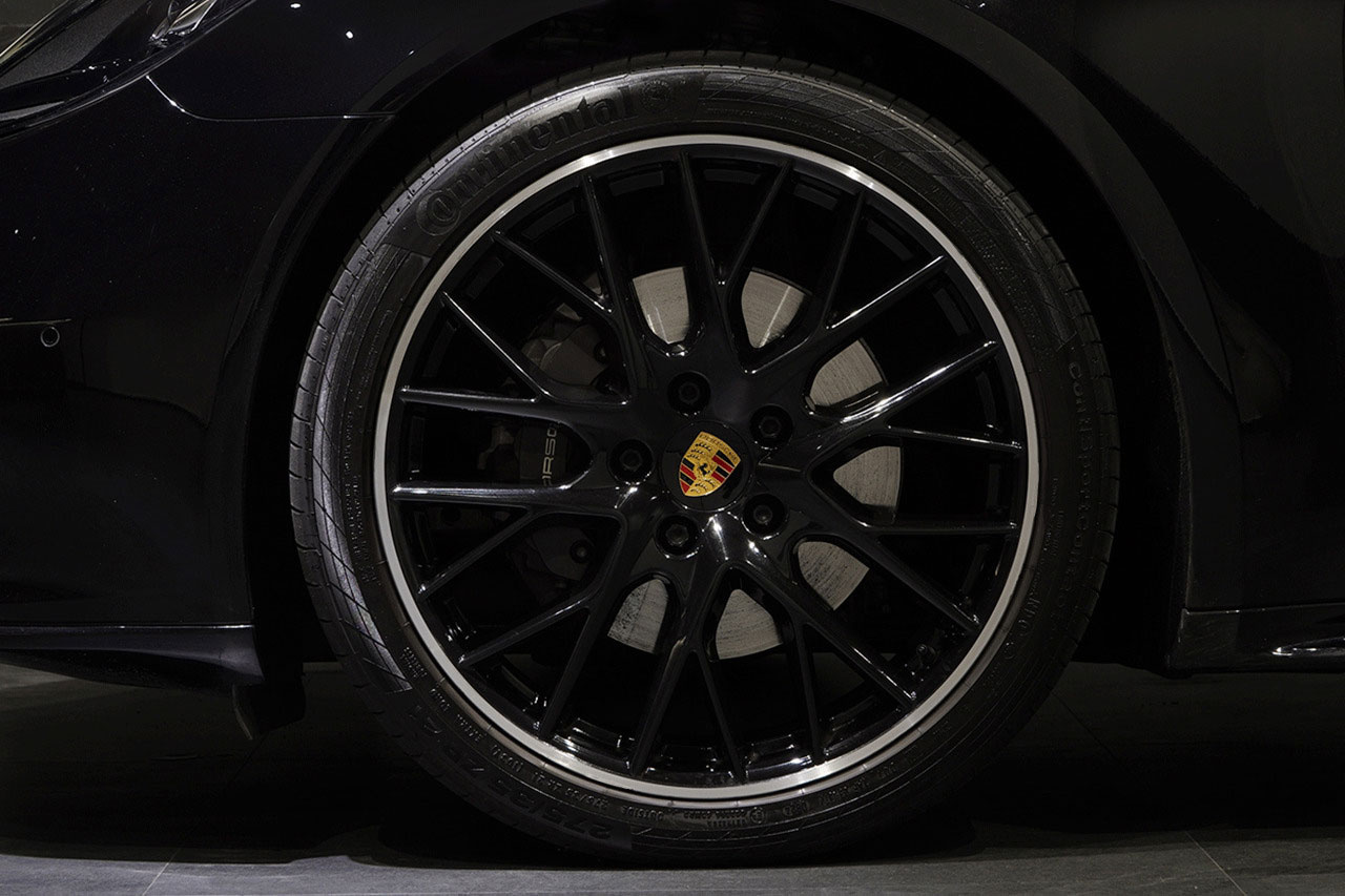 2018 Porsche PANAMERA null