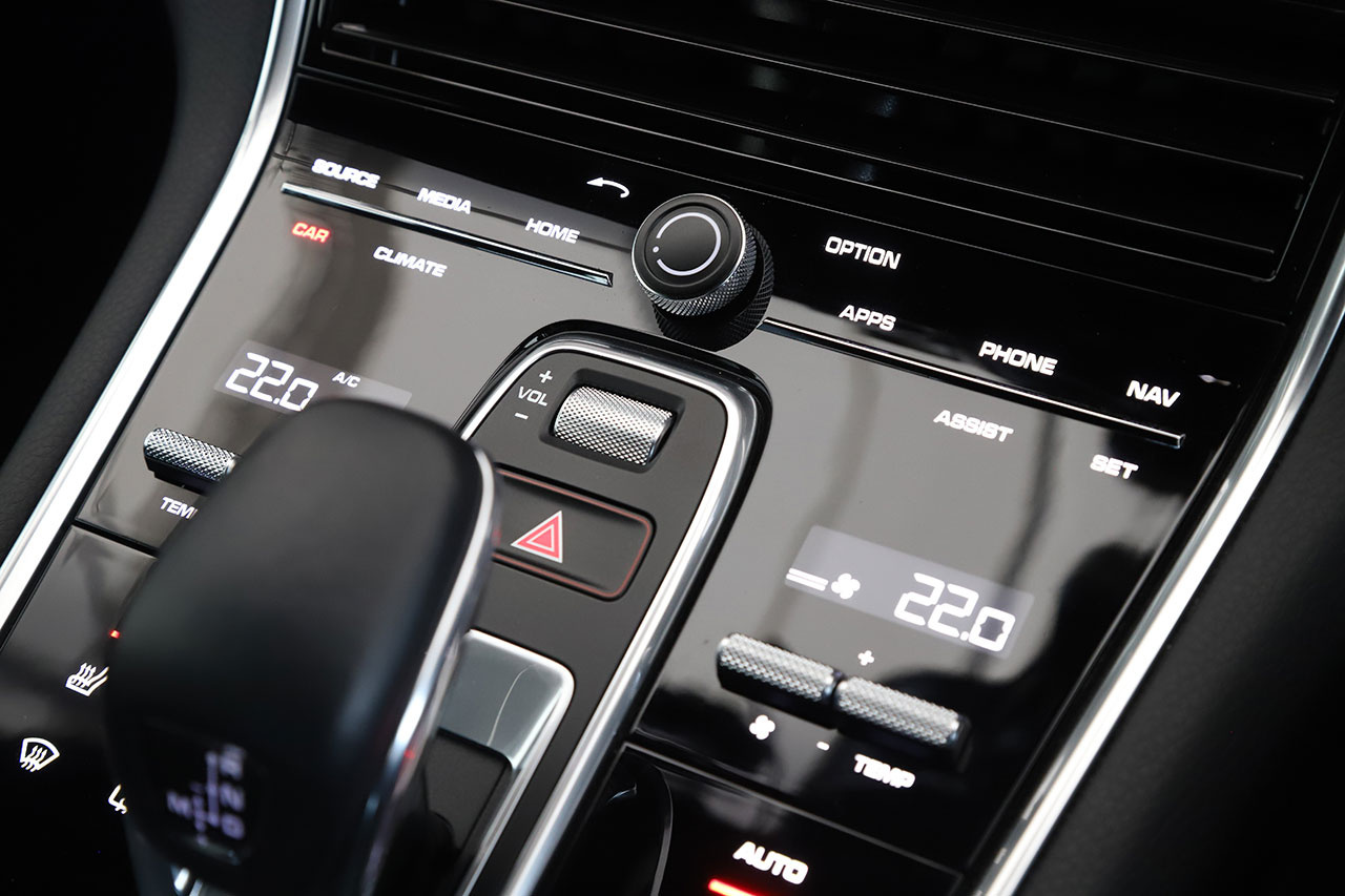 2018 Porsche PANAMERA null