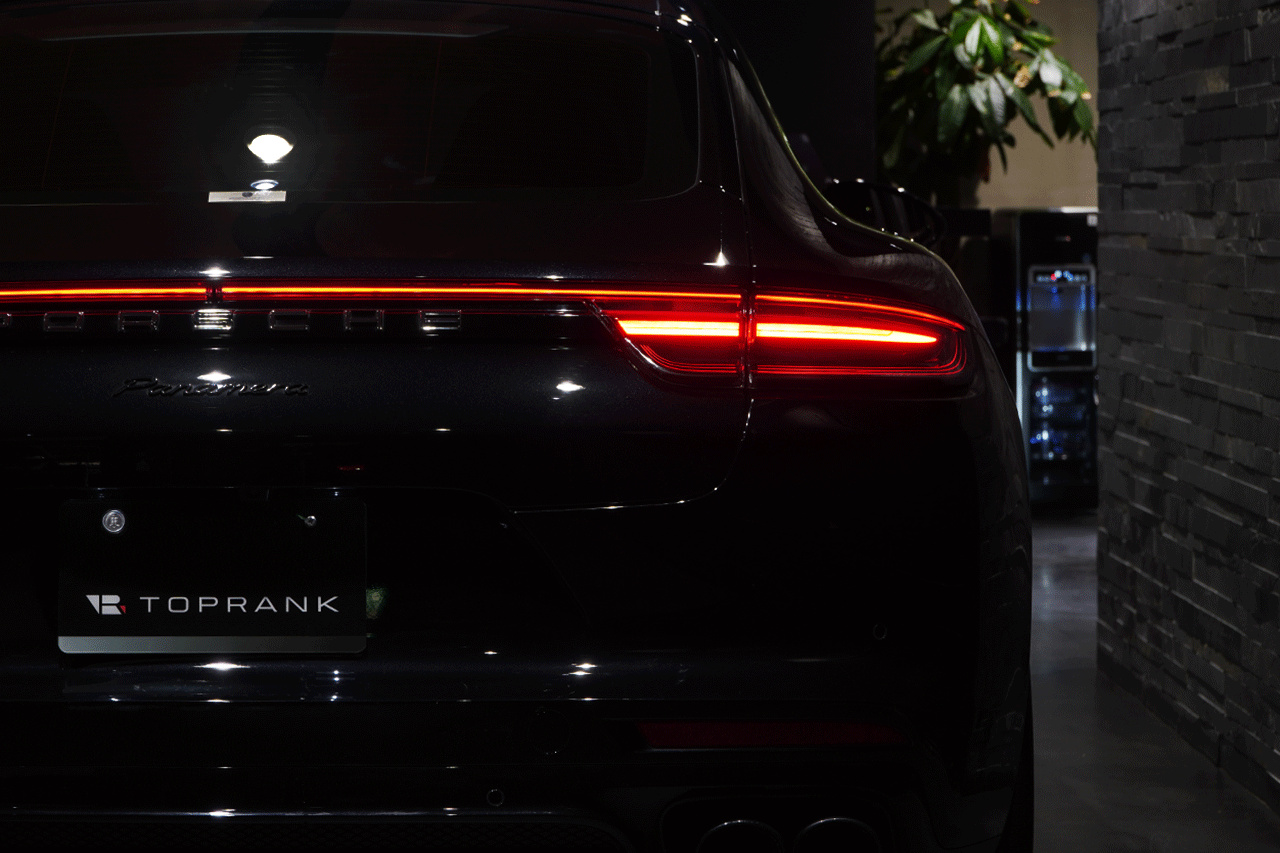 2018 Porsche PANAMERA null