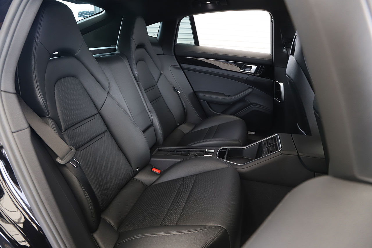 2018 Porsche PANAMERA null