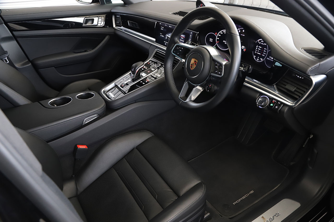 2018 Porsche PANAMERA null