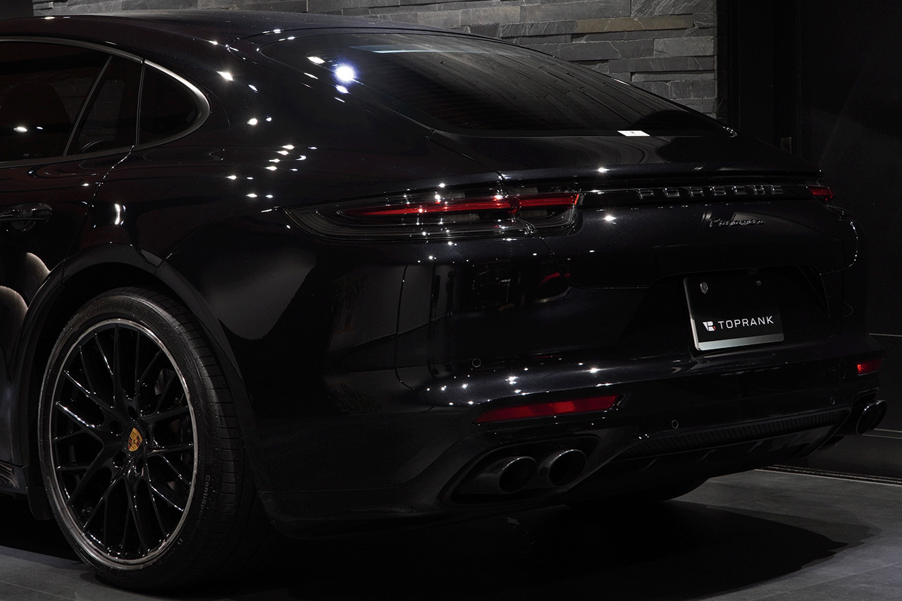 2018 Porsche PANAMERA null