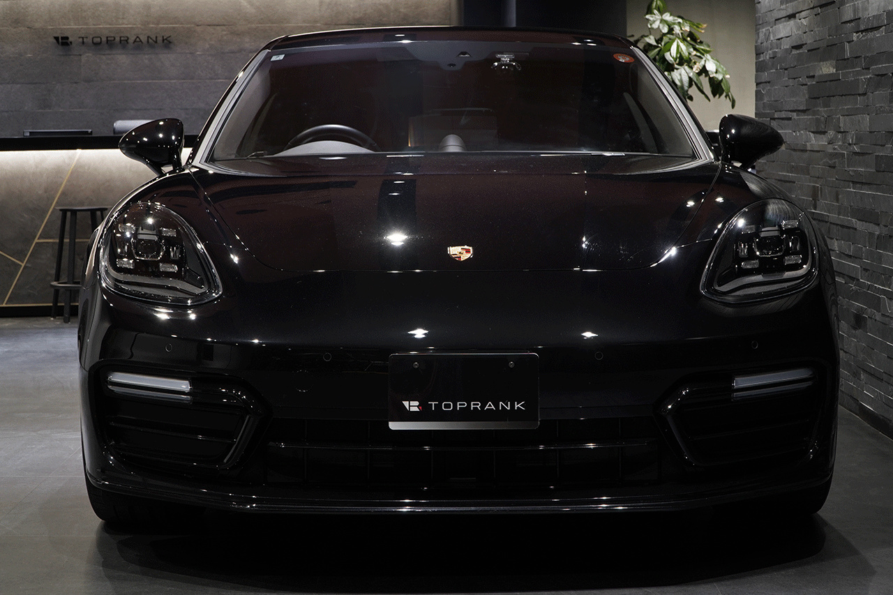 2018 Porsche PANAMERA null