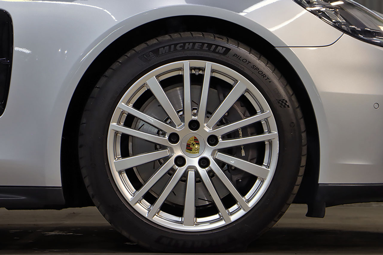 2018 Porsche PANAMERA 