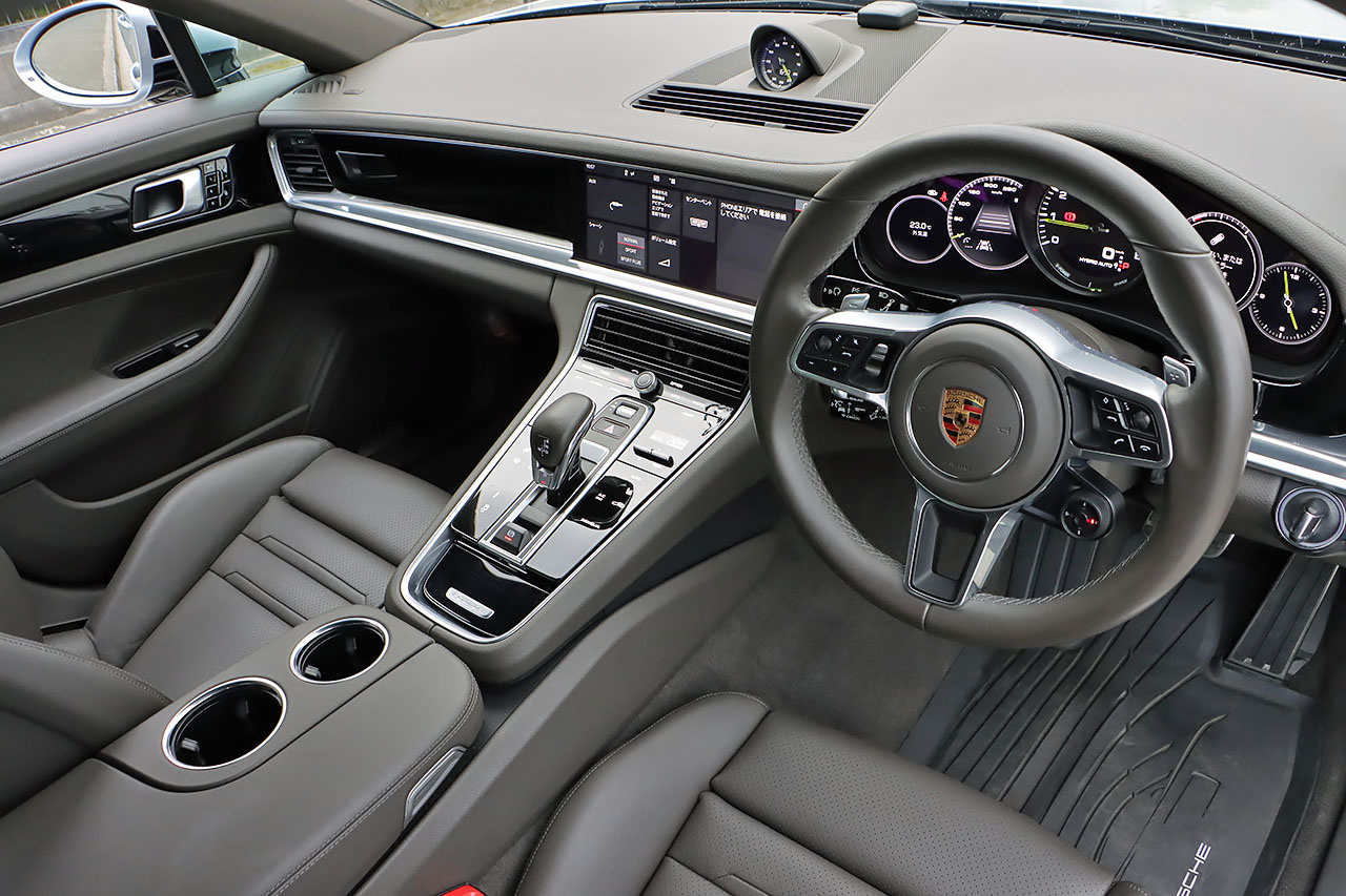 2018 Porsche PANAMERA 