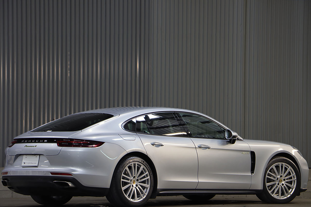 2018 Porsche PANAMERA 